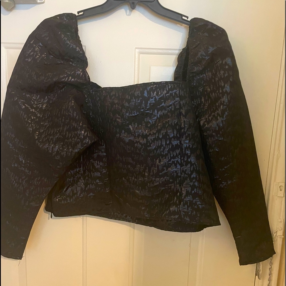 H&M Black Brocade crop top with puffy sleeves. - Picture 2 of 3